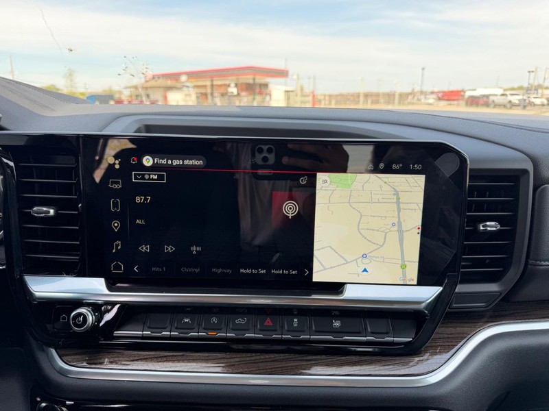 GMC Sierra 1500 Vehicle Full-screen Gallery Image 12