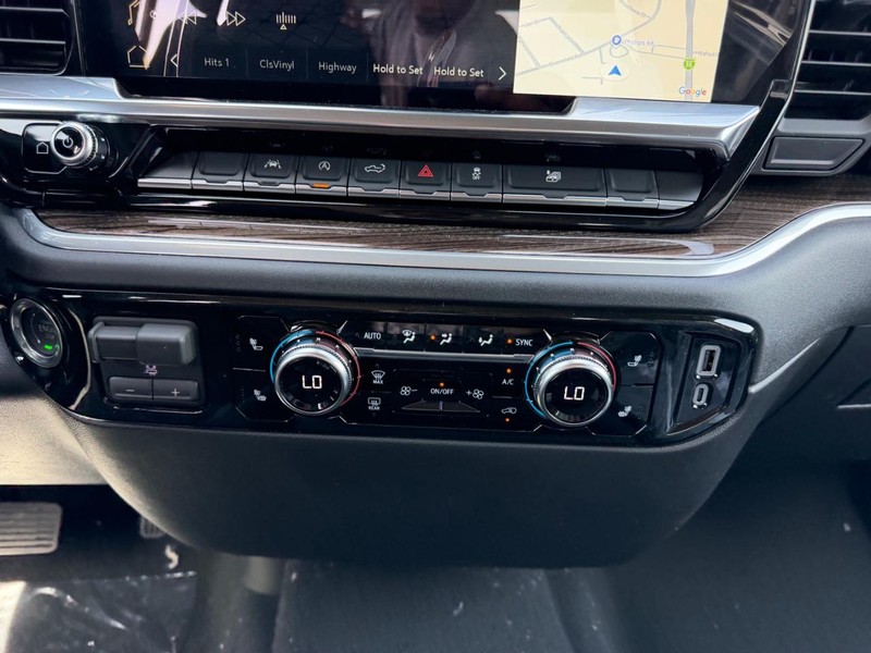 GMC Sierra 1500 Vehicle Full-screen Gallery Image 13