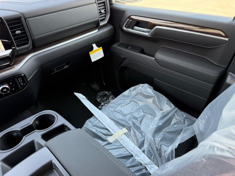 GMC Sierra 1500 Vehicle Full-screen Gallery Image 14