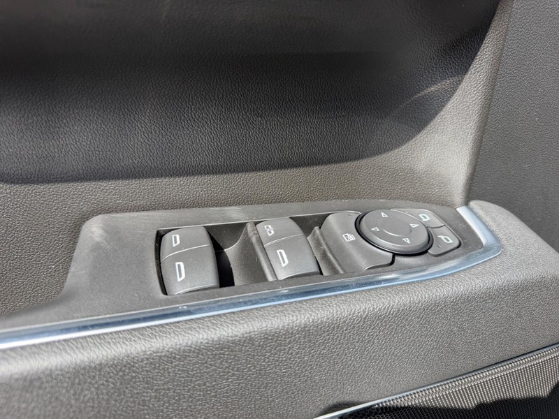 GMC Sierra 1500 Vehicle Full-screen Gallery Image 15