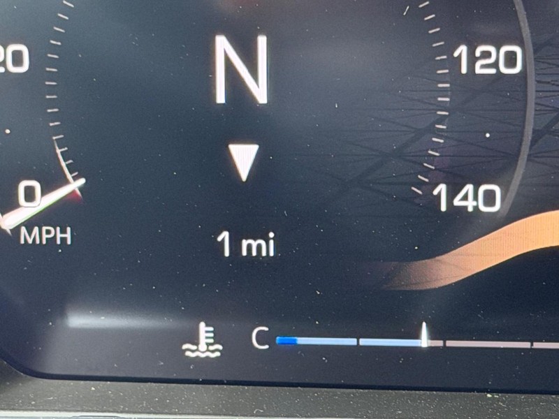 GMC Sierra 1500 Vehicle Full-screen Gallery Image 17