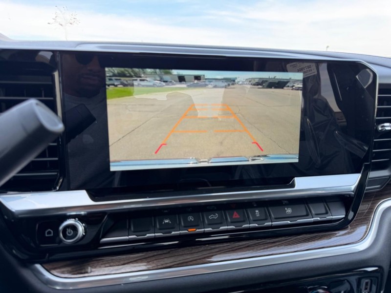 GMC Sierra 1500 Vehicle Full-screen Gallery Image 18