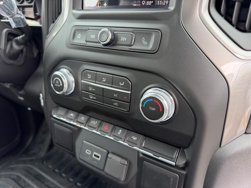 GMC Sierra 1500 Vehicle Full-screen Gallery Image 11