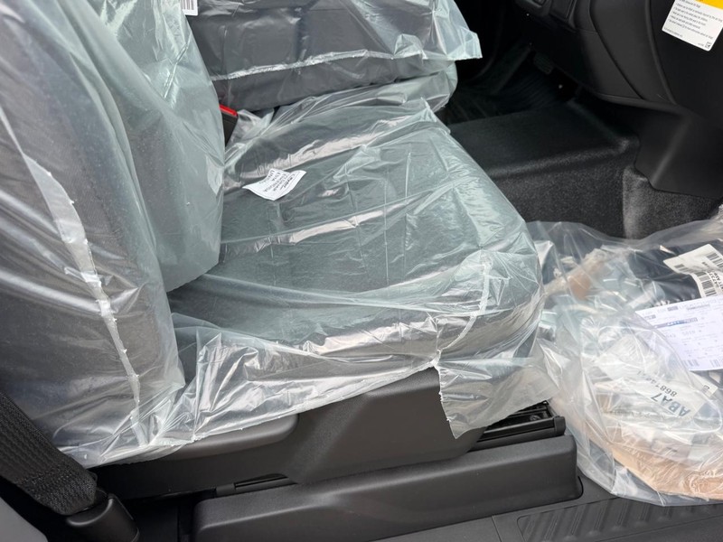 GMC Sierra 1500 Vehicle Full-screen Gallery Image 12