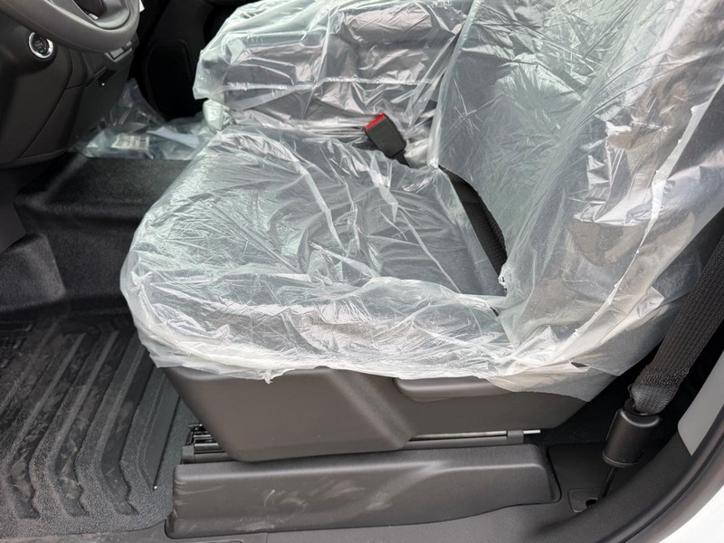 GMC Sierra 1500 Vehicle Full-screen Gallery Image 14