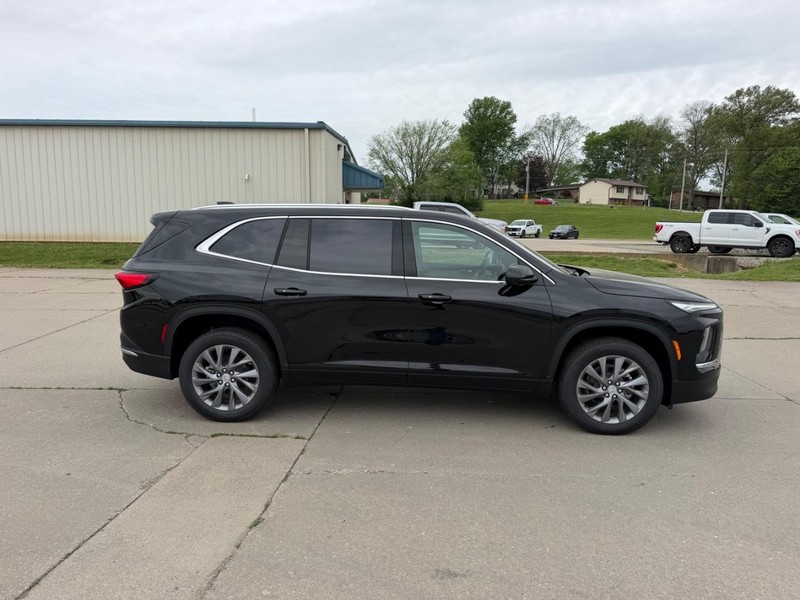 Buick Enclave Vehicle Full-screen Gallery Image 2