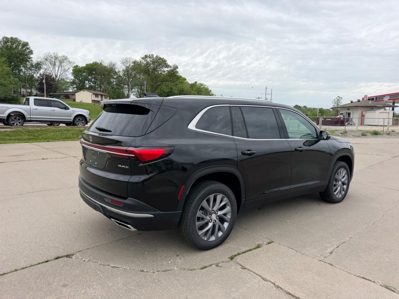 Buick Enclave Vehicle Full-screen Gallery Image 3