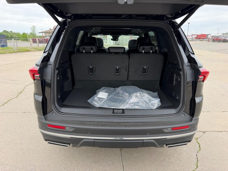 Buick Enclave Vehicle Full-screen Gallery Image 5