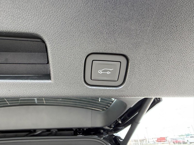 Buick Enclave Vehicle Full-screen Gallery Image 6