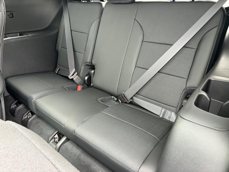 Buick Enclave Vehicle Full-screen Gallery Image 8