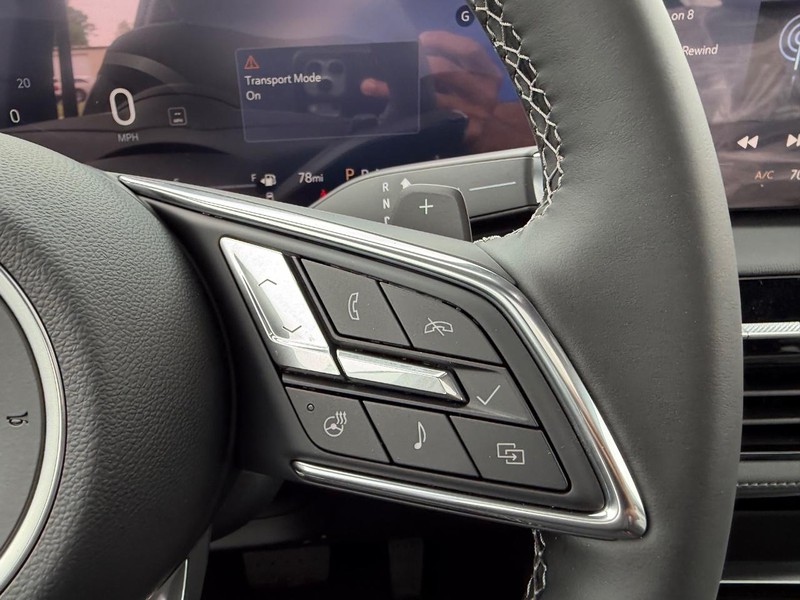 Buick Enclave Vehicle Full-screen Gallery Image 15