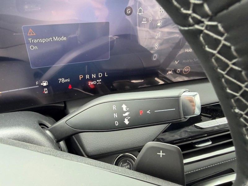 Buick Enclave Vehicle Full-screen Gallery Image 16