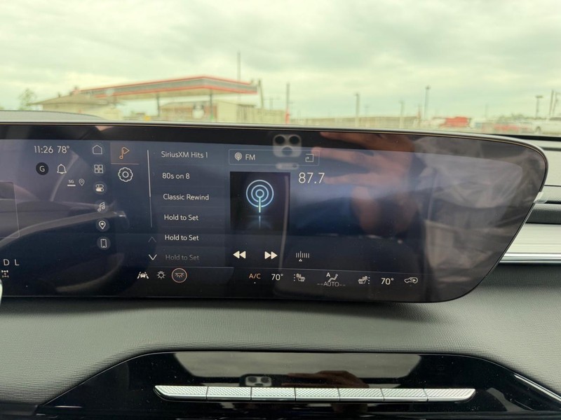 Buick Enclave Vehicle Full-screen Gallery Image 17