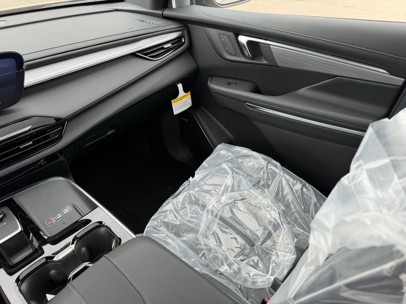 Buick Enclave Vehicle Full-screen Gallery Image 18