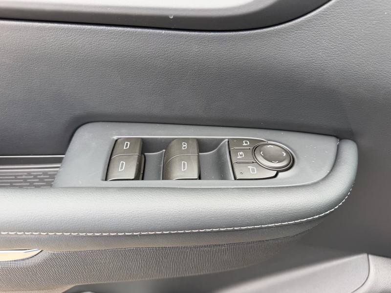 Buick Enclave Vehicle Full-screen Gallery Image 19
