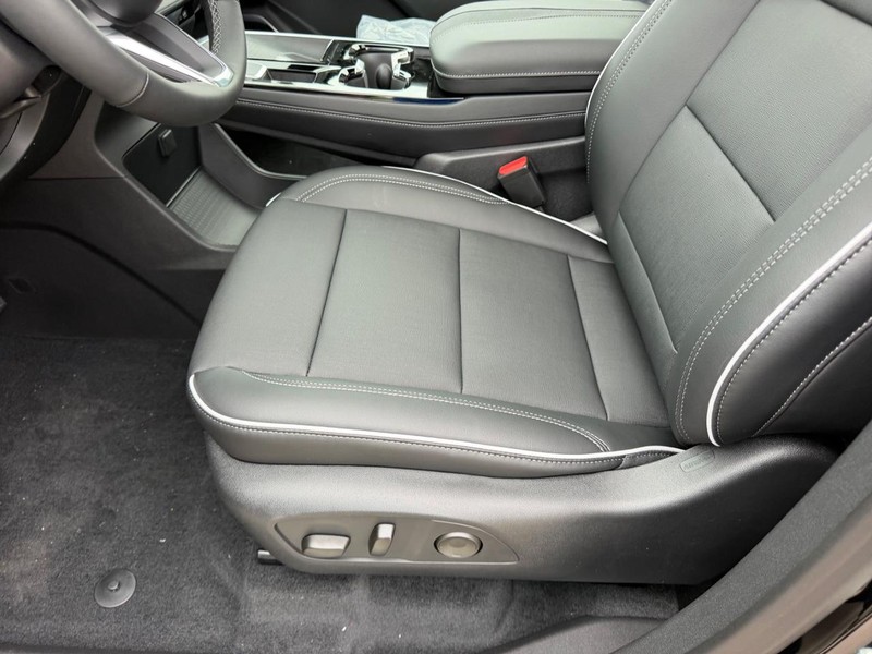 Buick Enclave Vehicle Full-screen Gallery Image 21