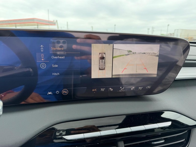 Buick Enclave Vehicle Full-screen Gallery Image 23