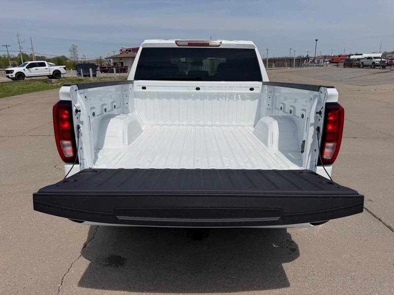 GMC Sierra 1500 Vehicle Full-screen Gallery Image 5