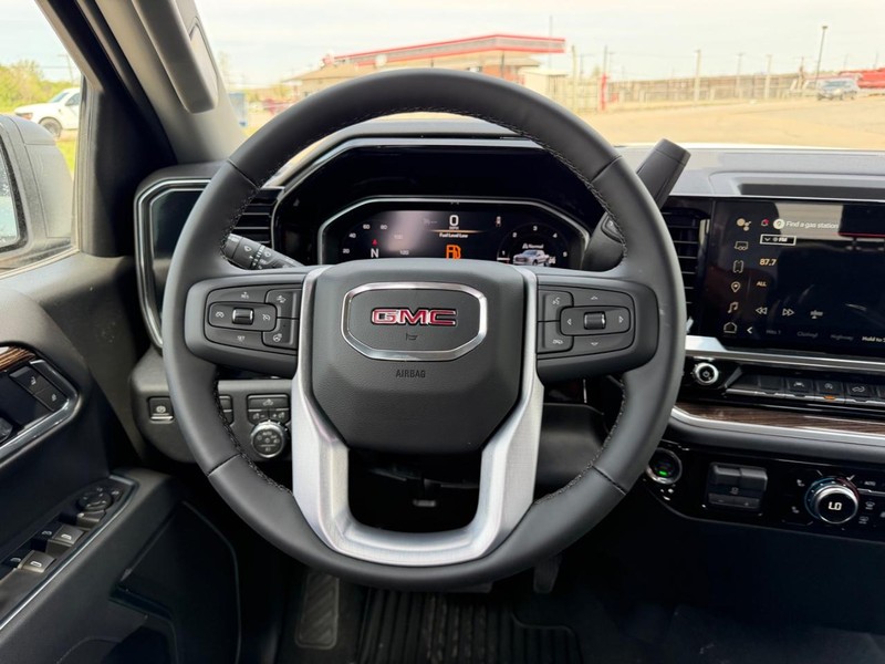GMC Sierra 1500 Vehicle Full-screen Gallery Image 9