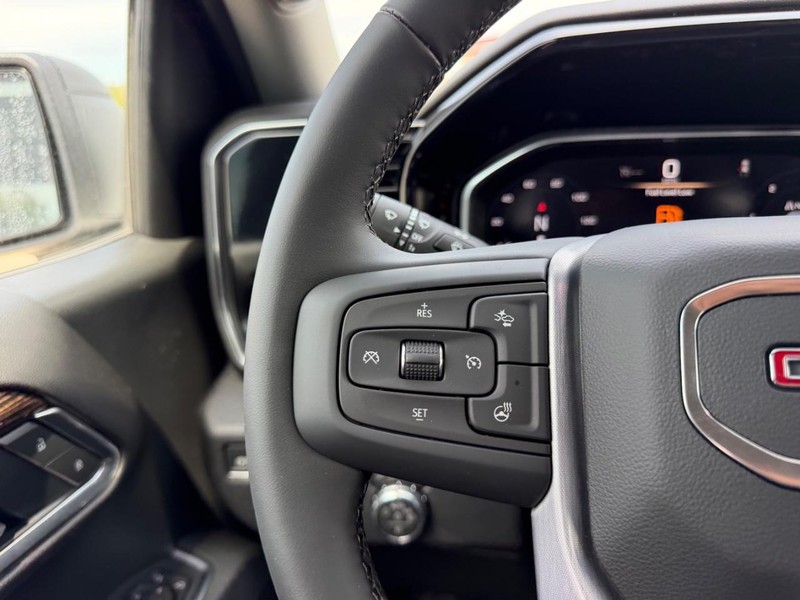 GMC Sierra 1500 Vehicle Full-screen Gallery Image 10