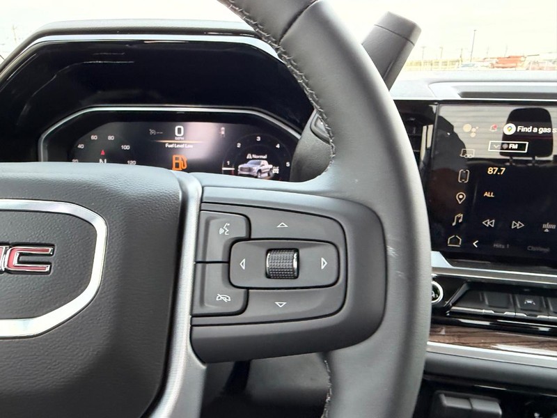 GMC Sierra 1500 Vehicle Full-screen Gallery Image 11