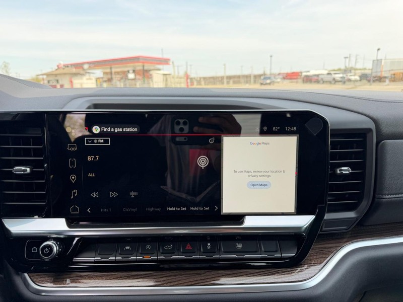 GMC Sierra 1500 Vehicle Full-screen Gallery Image 12