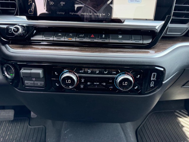 GMC Sierra 1500 Vehicle Full-screen Gallery Image 13