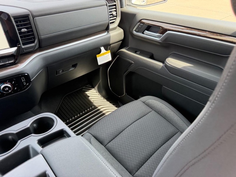 GMC Sierra 1500 Vehicle Full-screen Gallery Image 14