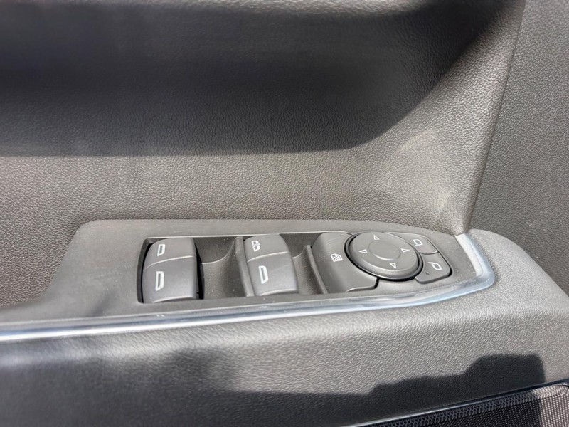 GMC Sierra 1500 Vehicle Full-screen Gallery Image 15