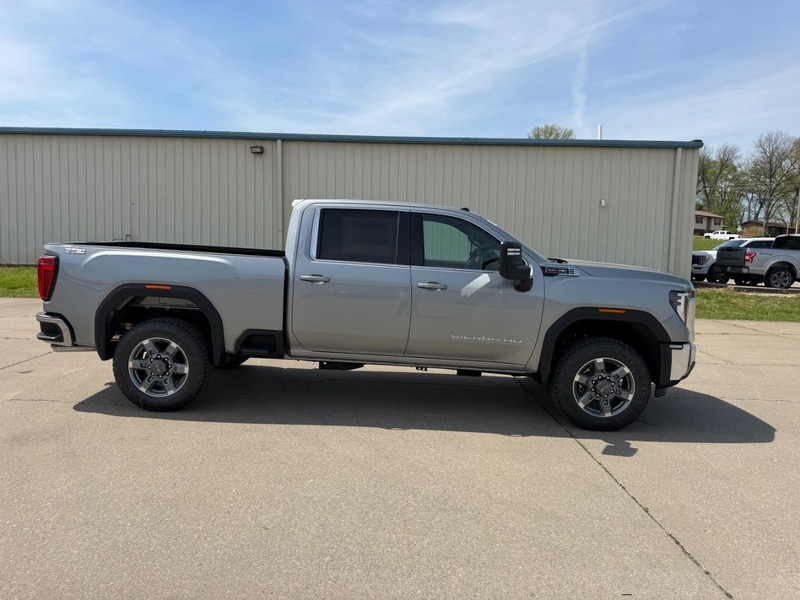 GMC Sierra 2500HD Vehicle Full-screen Gallery Image 2