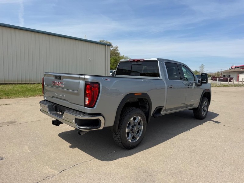GMC Sierra 2500HD Vehicle Full-screen Gallery Image 3