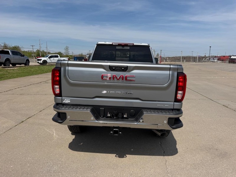 GMC Sierra 2500HD Vehicle Full-screen Gallery Image 4