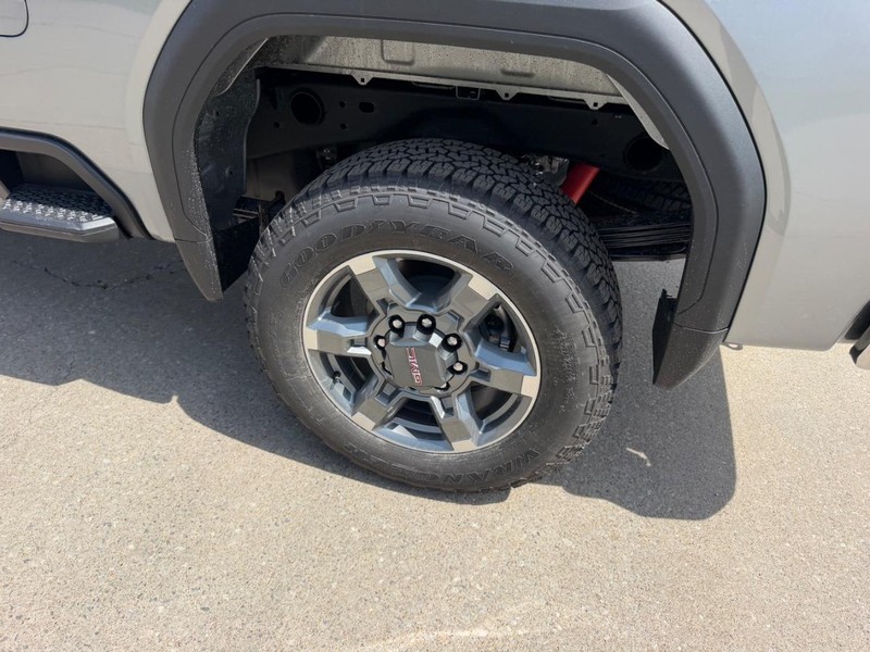 GMC Sierra 2500HD Vehicle Full-screen Gallery Image 6