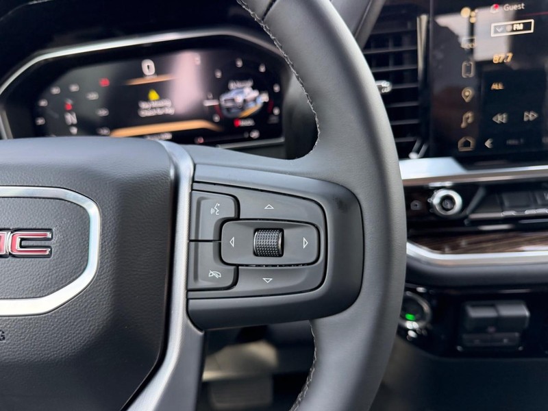 GMC Sierra 2500HD Vehicle Full-screen Gallery Image 11