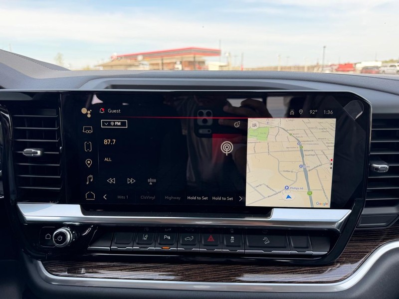 GMC Sierra 2500HD Vehicle Full-screen Gallery Image 12