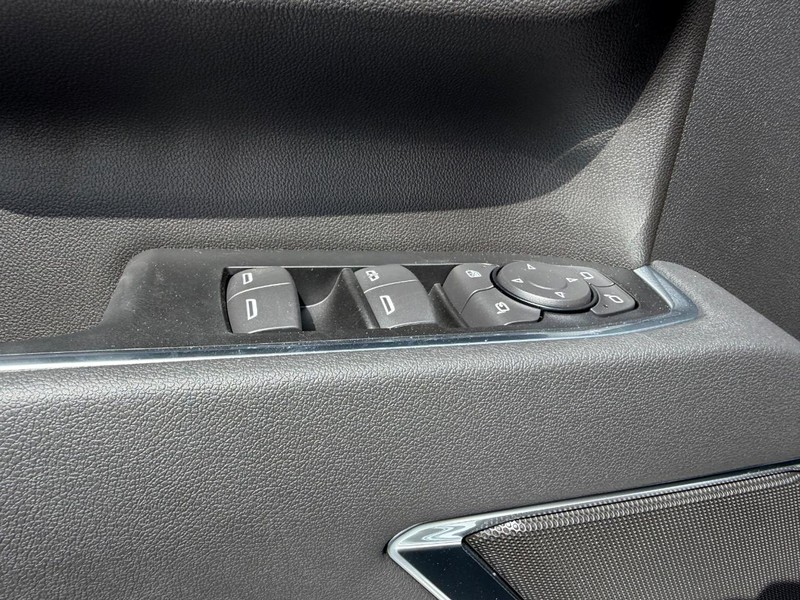 GMC Sierra 2500HD Vehicle Full-screen Gallery Image 15