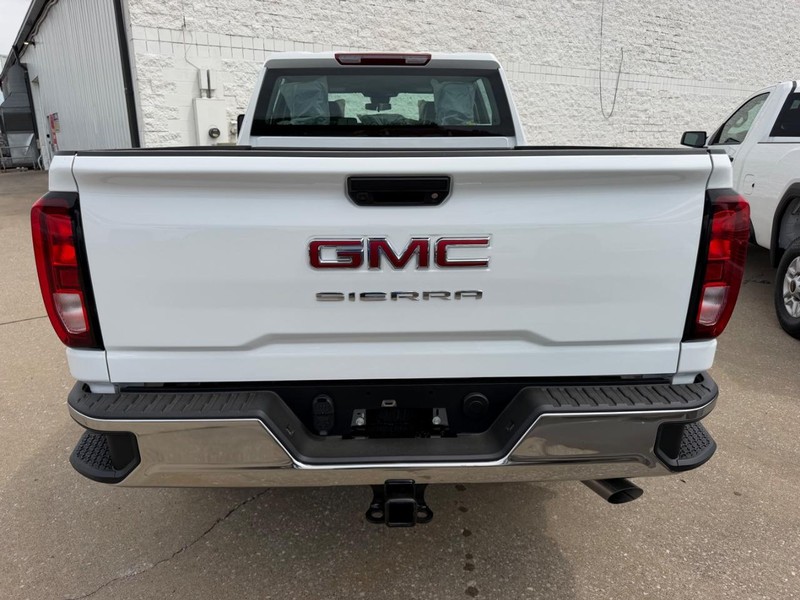 GMC Sierra 2500HD Vehicle Full-screen Gallery Image 3