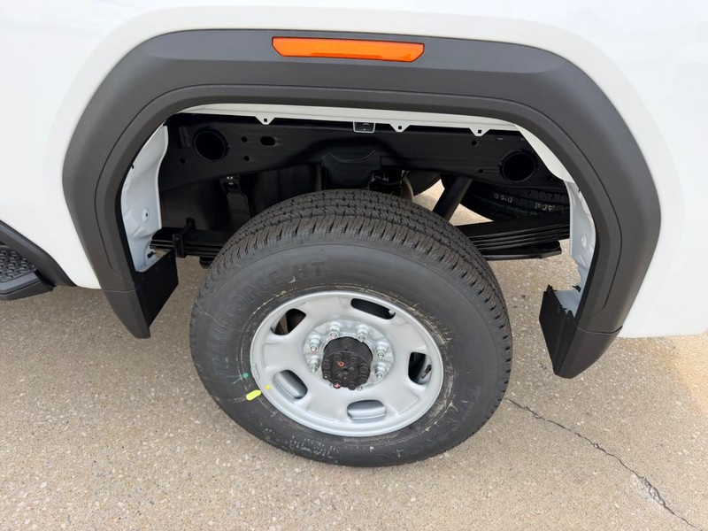 GMC Sierra 2500HD Vehicle Full-screen Gallery Image 5