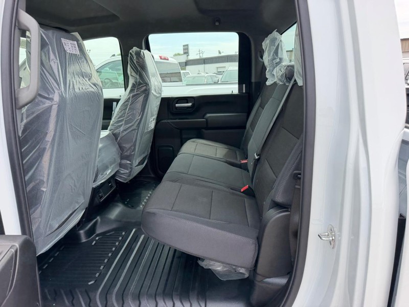 GMC Sierra 2500HD Vehicle Full-screen Gallery Image 6