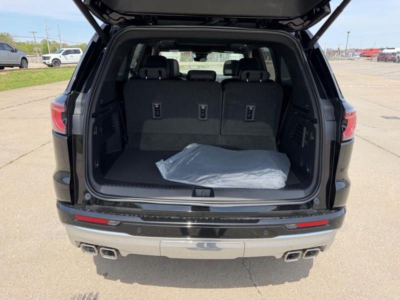 GMC Acadia Vehicle Full-screen Gallery Image 5