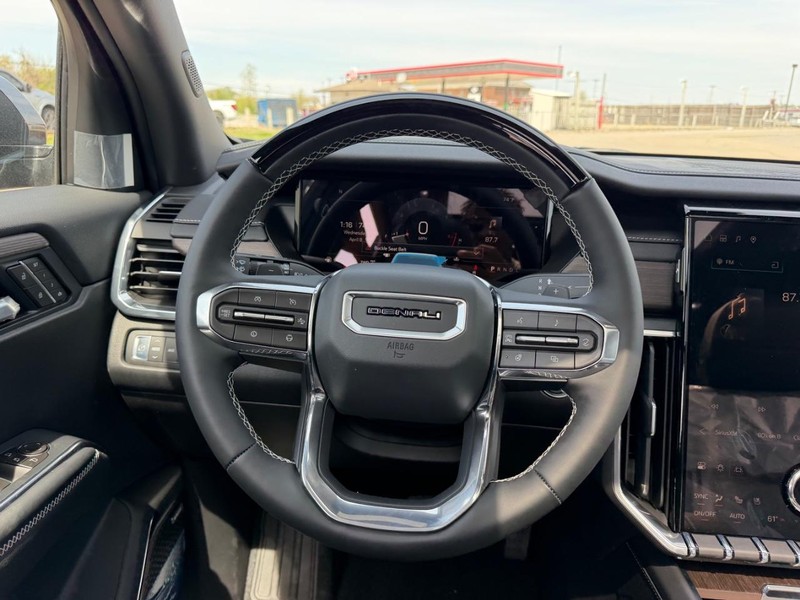 GMC Acadia Vehicle Full-screen Gallery Image 13
