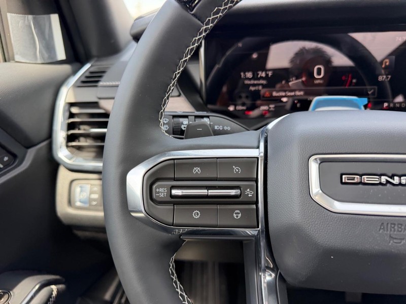 GMC Acadia Vehicle Full-screen Gallery Image 14