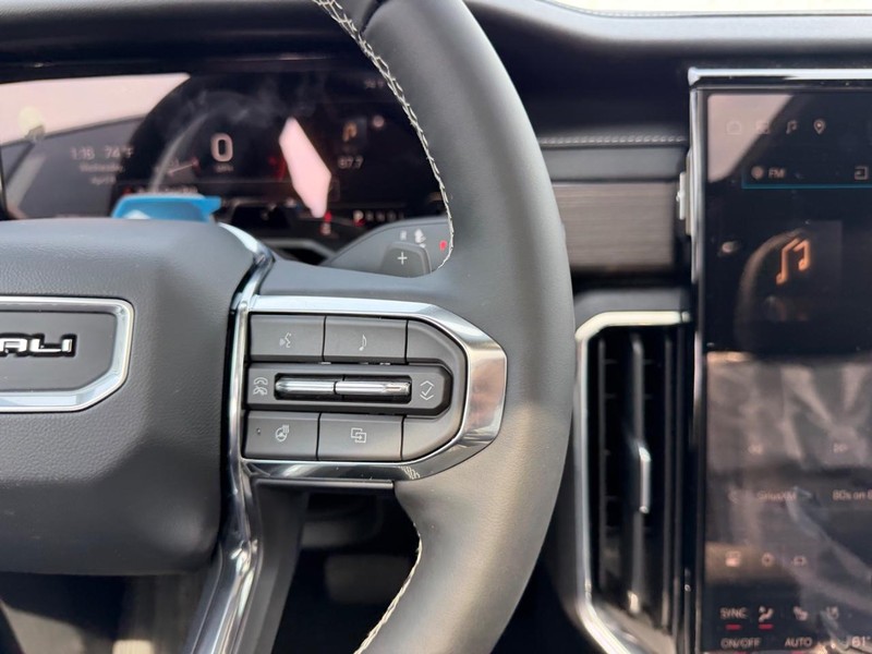 GMC Acadia Vehicle Full-screen Gallery Image 15
