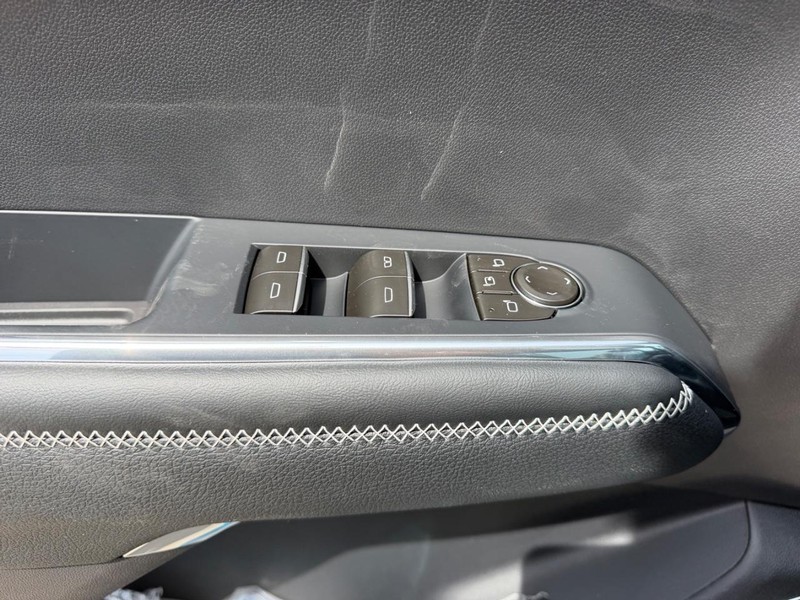 GMC Acadia Vehicle Full-screen Gallery Image 20