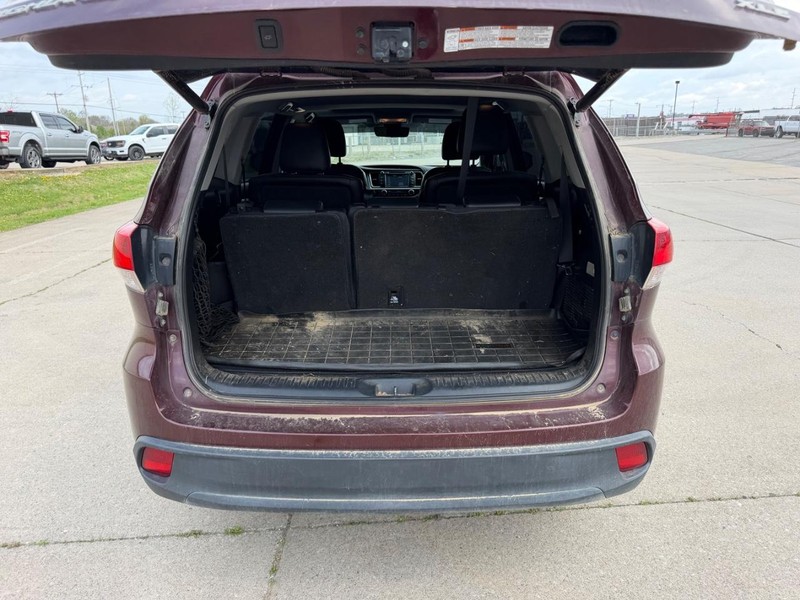 Toyota Highlander Vehicle Full-screen Gallery Image 5