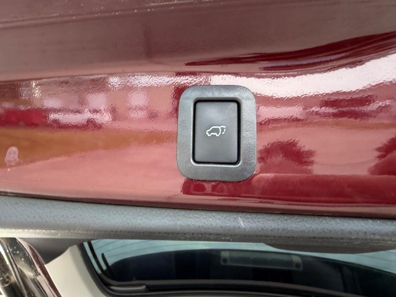 Toyota Highlander Vehicle Full-screen Gallery Image 6