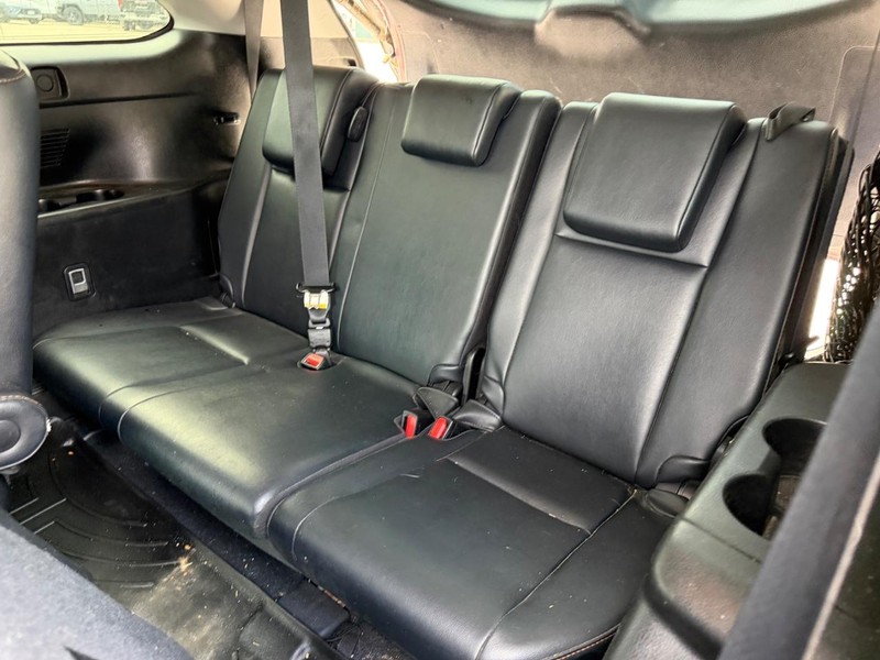 Toyota Highlander Vehicle Full-screen Gallery Image 8