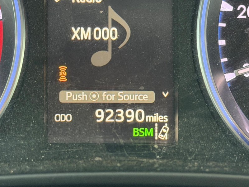 Toyota Highlander Vehicle Full-screen Gallery Image 21