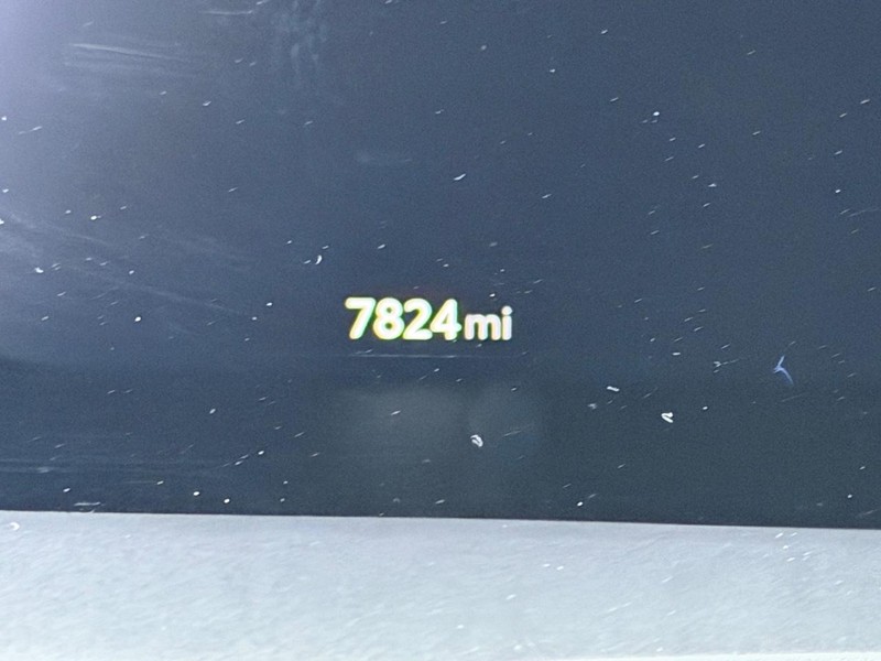 Toyota Tacoma 4WD Vehicle Full-screen Gallery Image 16