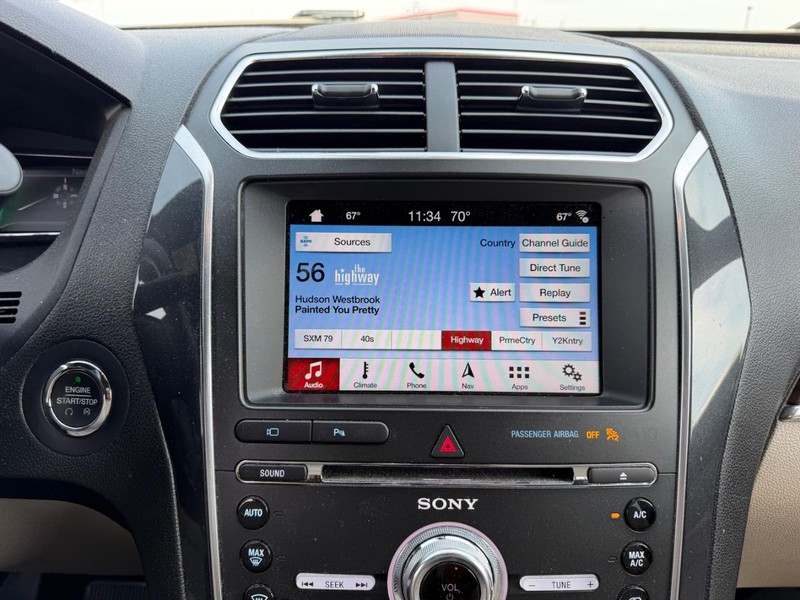 Ford Explorer Vehicle Full-screen Gallery Image 15